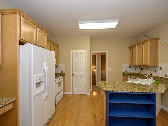 4th image of 532 Wisteria Dr
