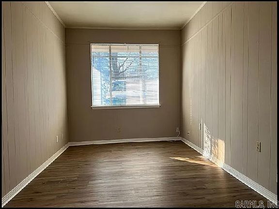 3rd image of 40 Barbara Dr