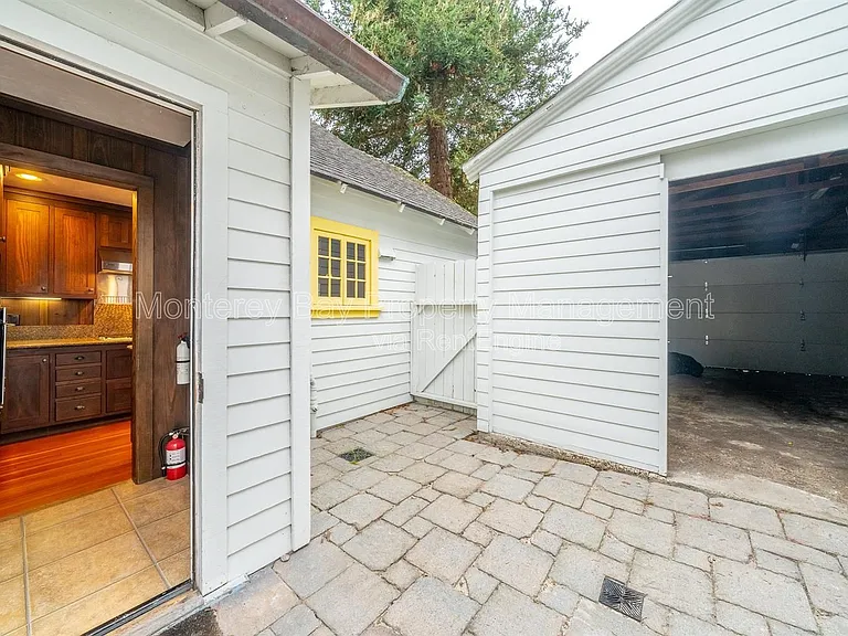 862 Short St — Photo 11