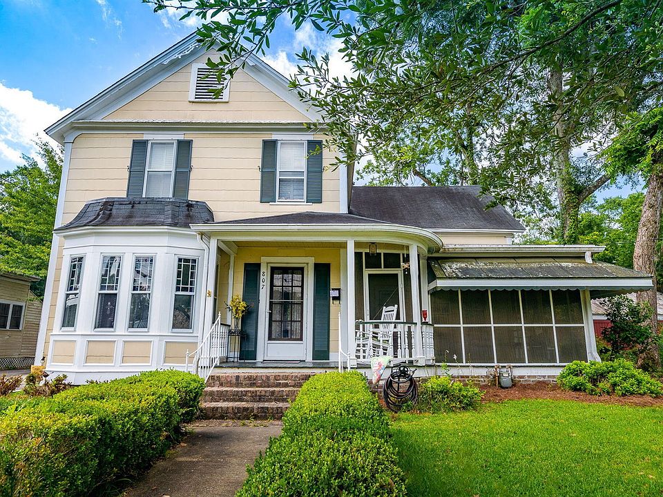 1st image of 807 Rebecca Ave