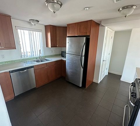 4th image of 2234 Brant St #8