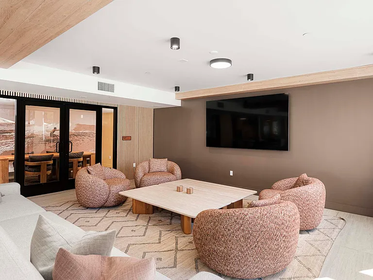Eddy Redondo Residences — Photo 7