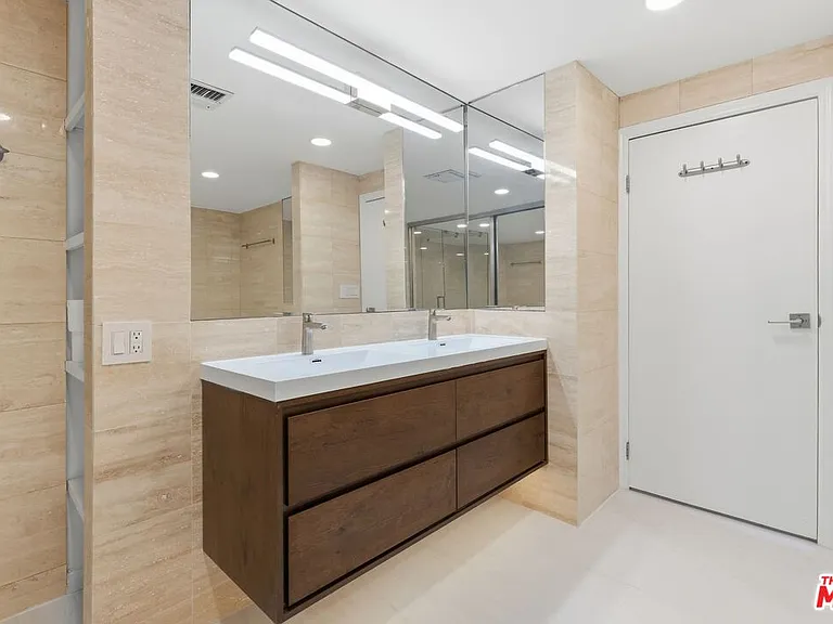 1155 N La Cienega Blvd #1 — Photo 13