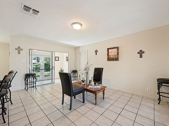 4th image of 4414 JAMESTOWN DR