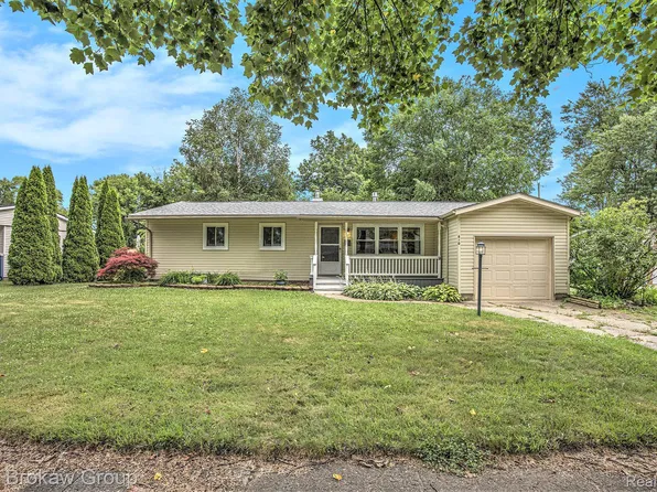 610 E Chelsea Cir, Davison, MI 48423