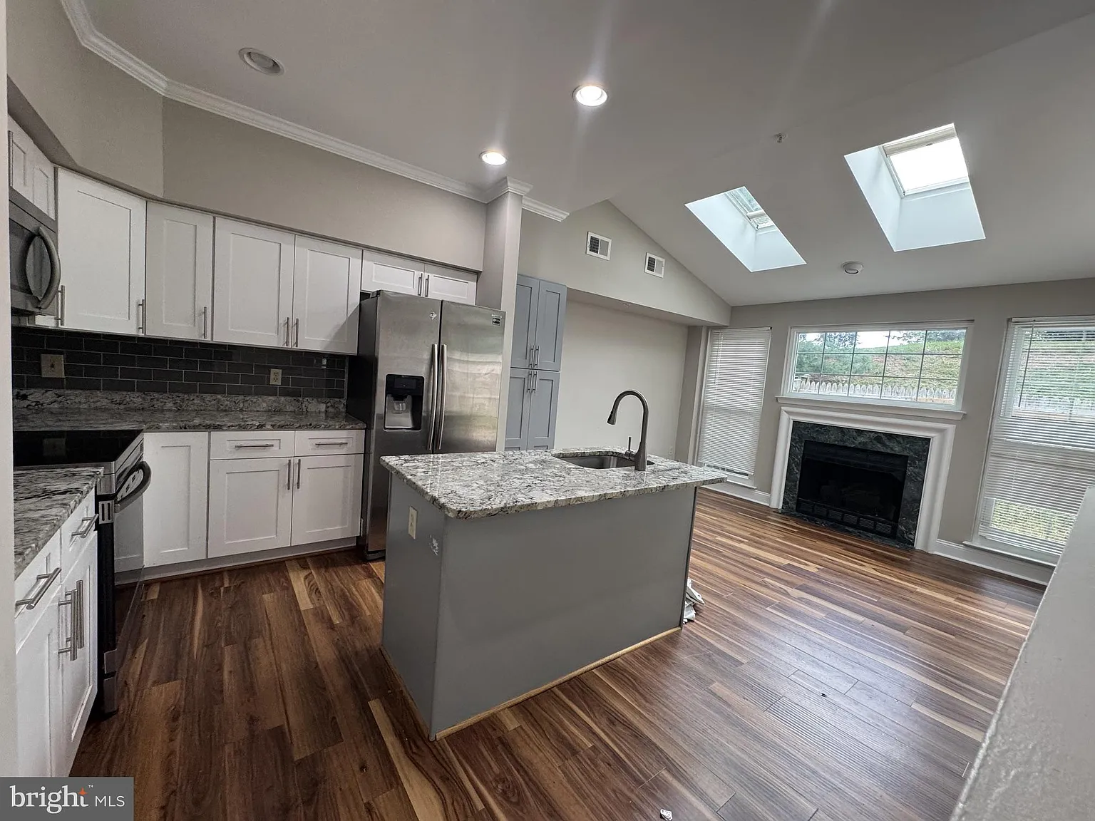 3 bed, 2.5 bath, 1466 sqft, $3,100 — Photo 3