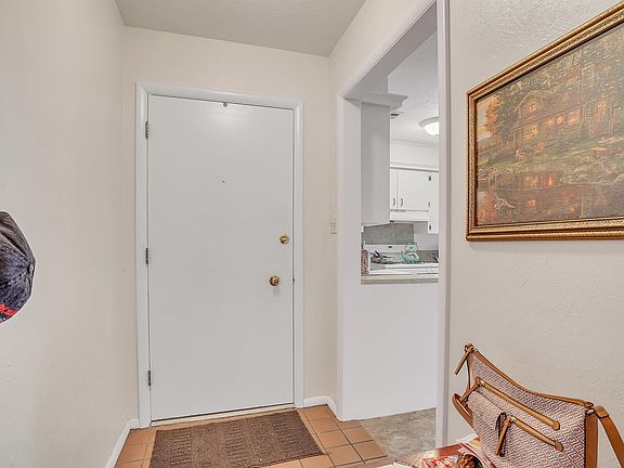 4th image of 348 NE Elmhurst Ave