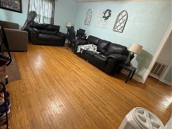 2nd image of 505 E Chism St