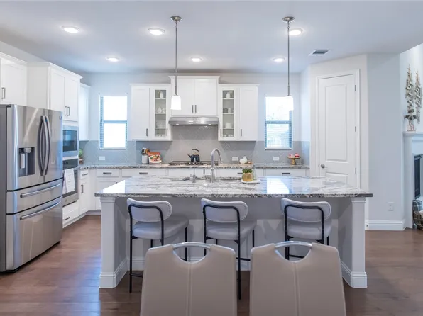 2280 Washington Dr, Carrollton, TX 75010