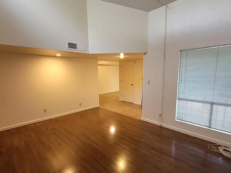 9201 N 47th Dr — Photo 10