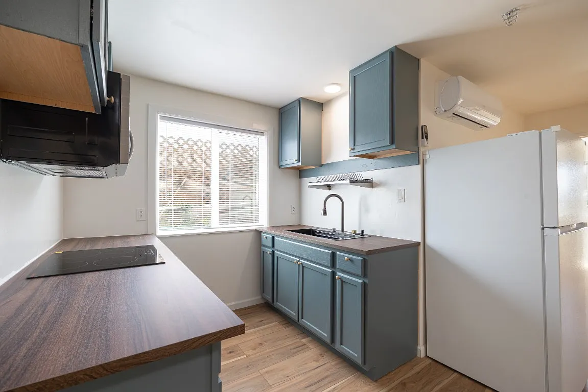 3 bed, $1,200 — Photo 2