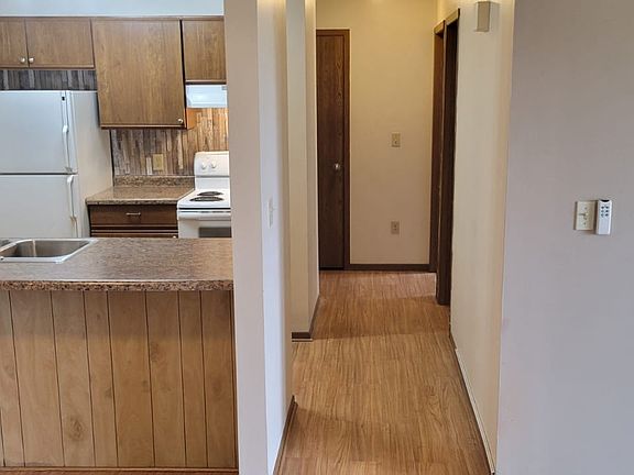 3rd image of 1875 Knoll View Dr