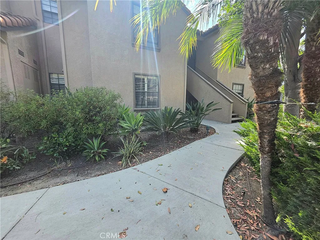 2 bed, 877 sqft, $3,200 — Photo 2