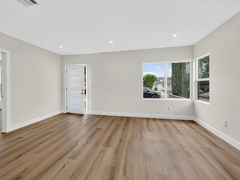 2325 N Naomi St — Photo 18