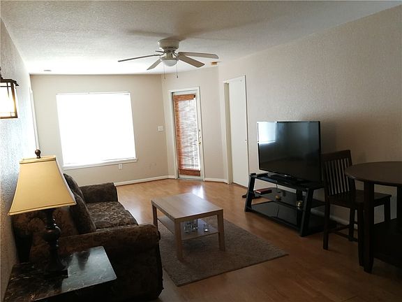 3rd image of 515 Parkway #302