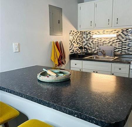 3rd image of 316 SW 15th St #4