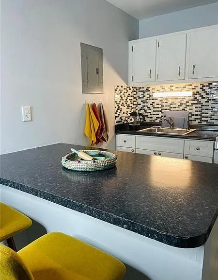 316 SW 15th St #4 — Photo 3