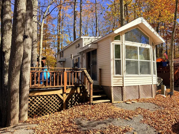 44 Cedar Dr, Gouldsboro, PA 18424