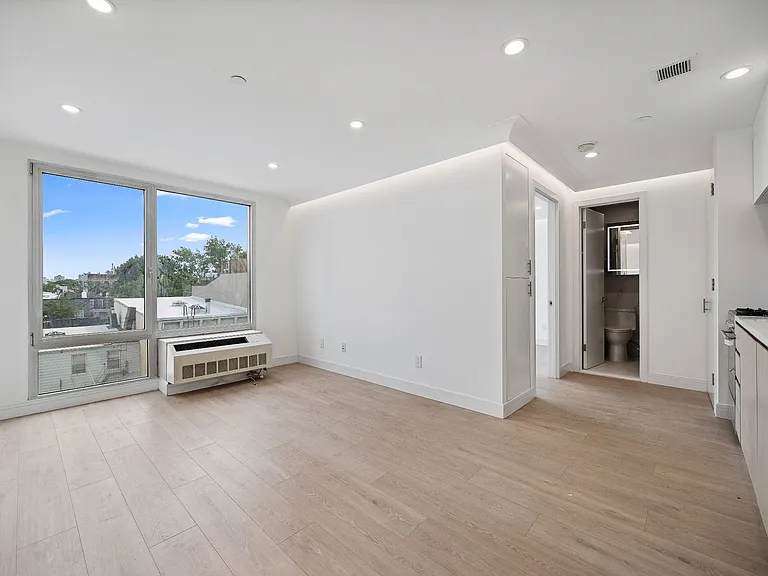 184 Eagle St #PHB — Photo 3