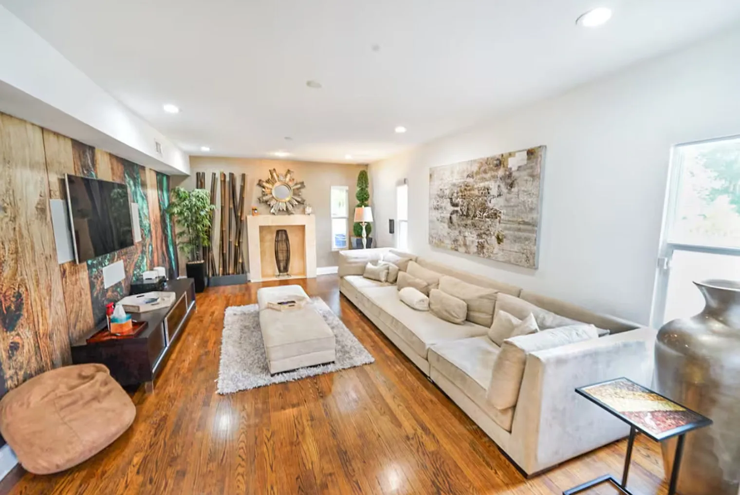 3 bed, 2.0 bath, 2497 sqft, $7,603 — Photo 1