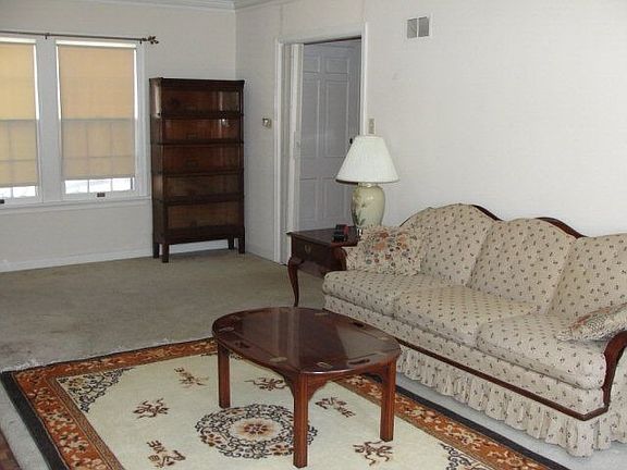 3rd image of 113 Douglas Dr