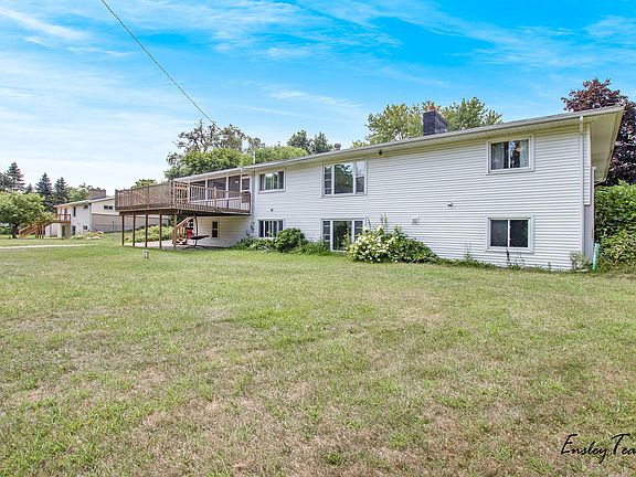 4th image of 3360 Grand River Dr NE