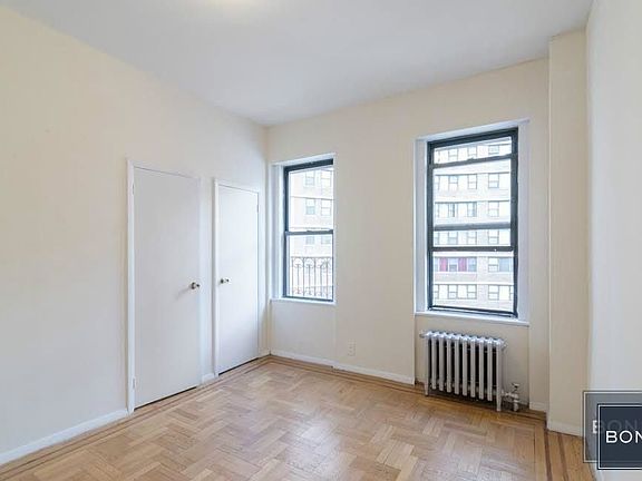 4th image of 226 E 36th St #B3