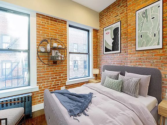 3rd image of 244 W 22nd St #3D