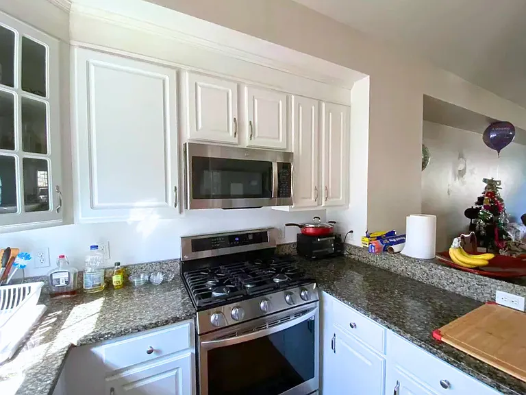 523 Hancock St #5 — Photo 10