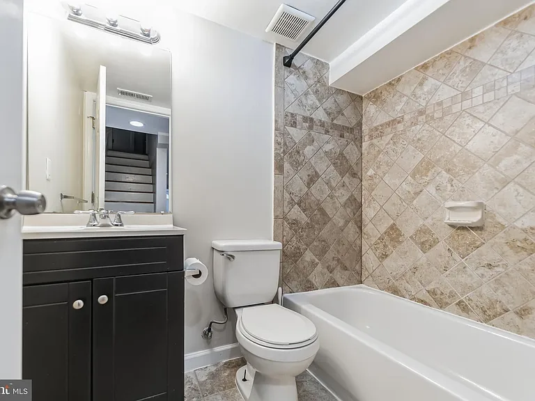 2411 N Capitol St NE #B — Photo 18