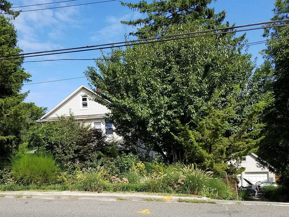 2nd image of 106 Fairground Ave