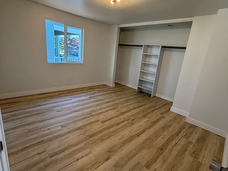2224 Iron St — Photo 4