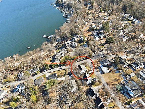 3rd image of 764 N Riverside Dr