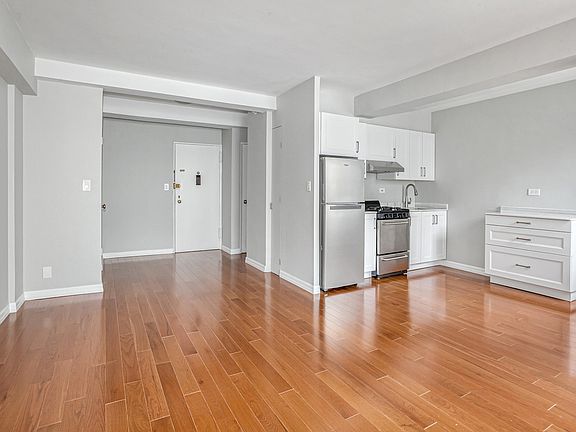 4th image of 200 E 36th St APT 17E