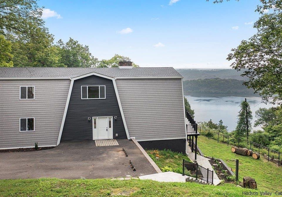 1st image of 12 Hudson Bluff