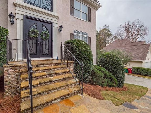 5th image of 300 Medridge Dr