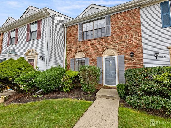 2nd image of 373 Bromley Pl