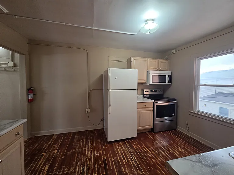414 Perrin St #2 — Photo 9