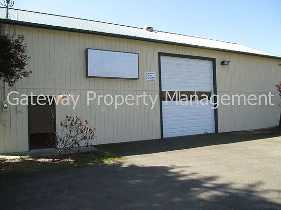 3rd image of 718 W Railroad Ave