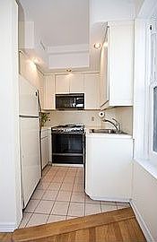 5th image of 116 W 72nd St APT 16A