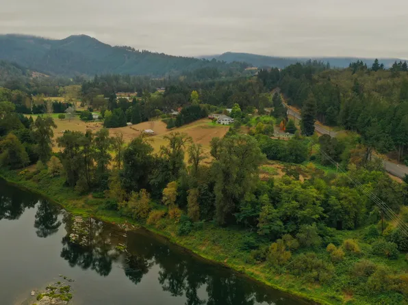 100 Riverwood Ln, Oakland, OR 97462