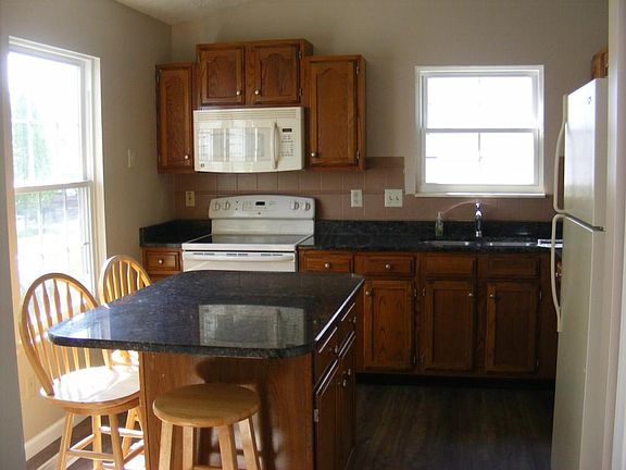2nd image of 3125 Arrowsmith Dr