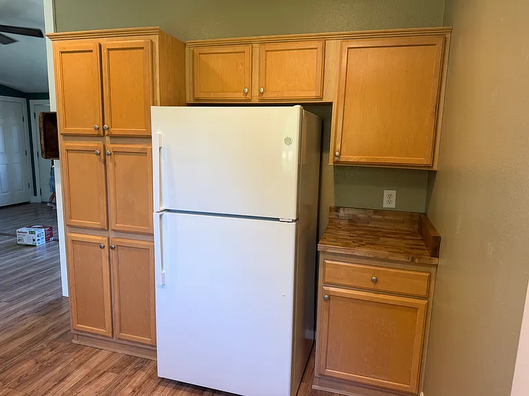 23409 Hamilton Ave — Photo 12