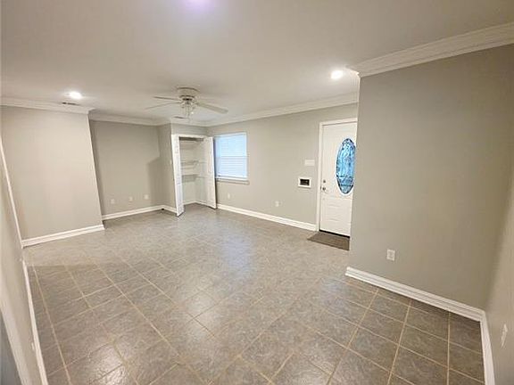 3rd image of 6842 Catina St