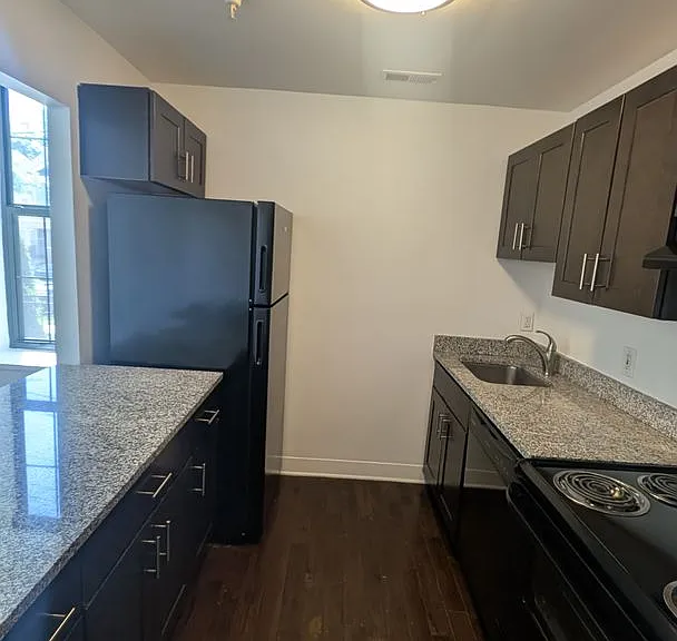 720 Monmouth St — Photo 17