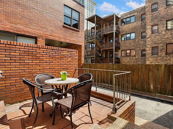 4th image of 3631 N Pine Grove Ave APT D