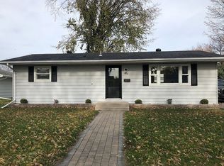 906 Campbell Dr, Grand Forks, ND 58201