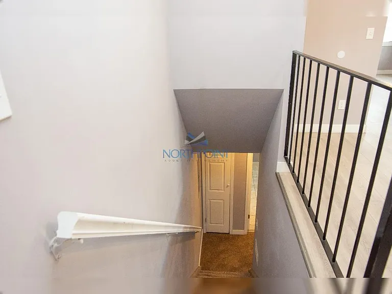 Bright & Open 2 bed 2 bath — Photo 30