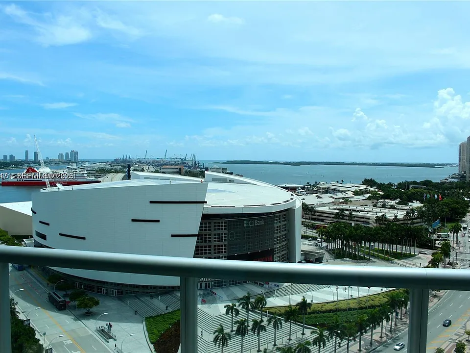 888 Biscayne Blvd #1806