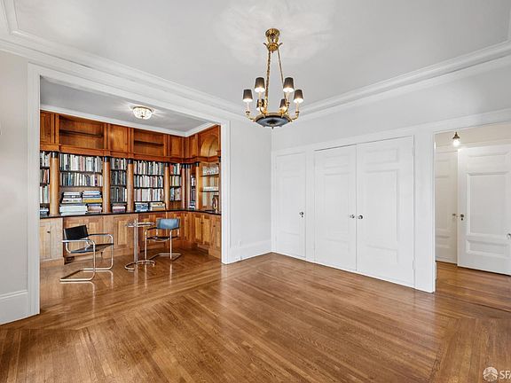 4th image of 901 Powell St APT 18